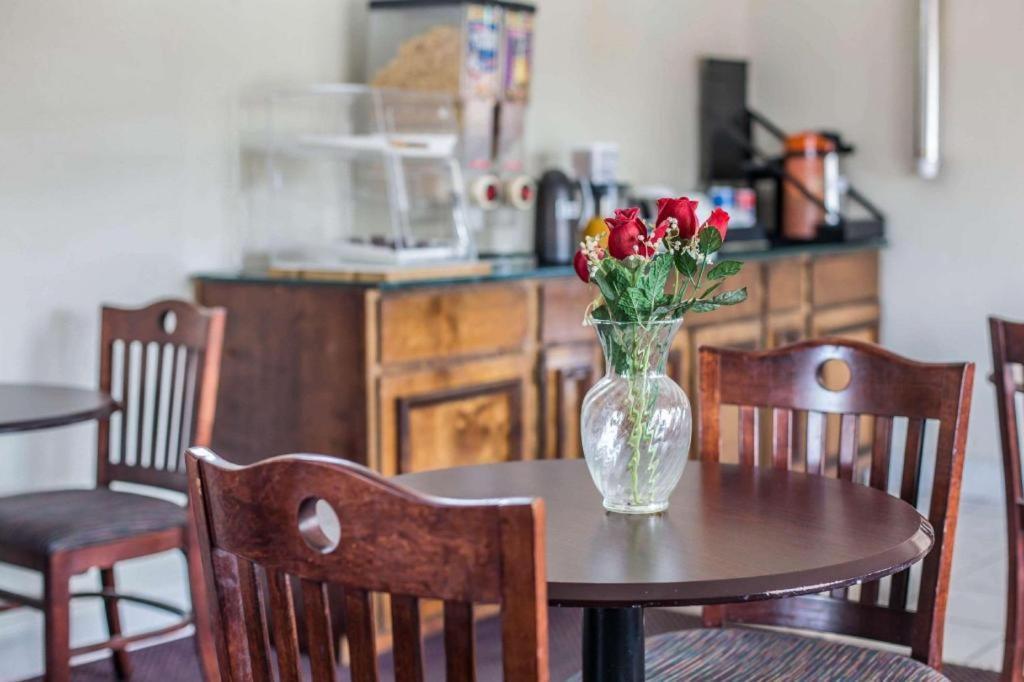 Rodeway Inn Marietta Extérieur photo