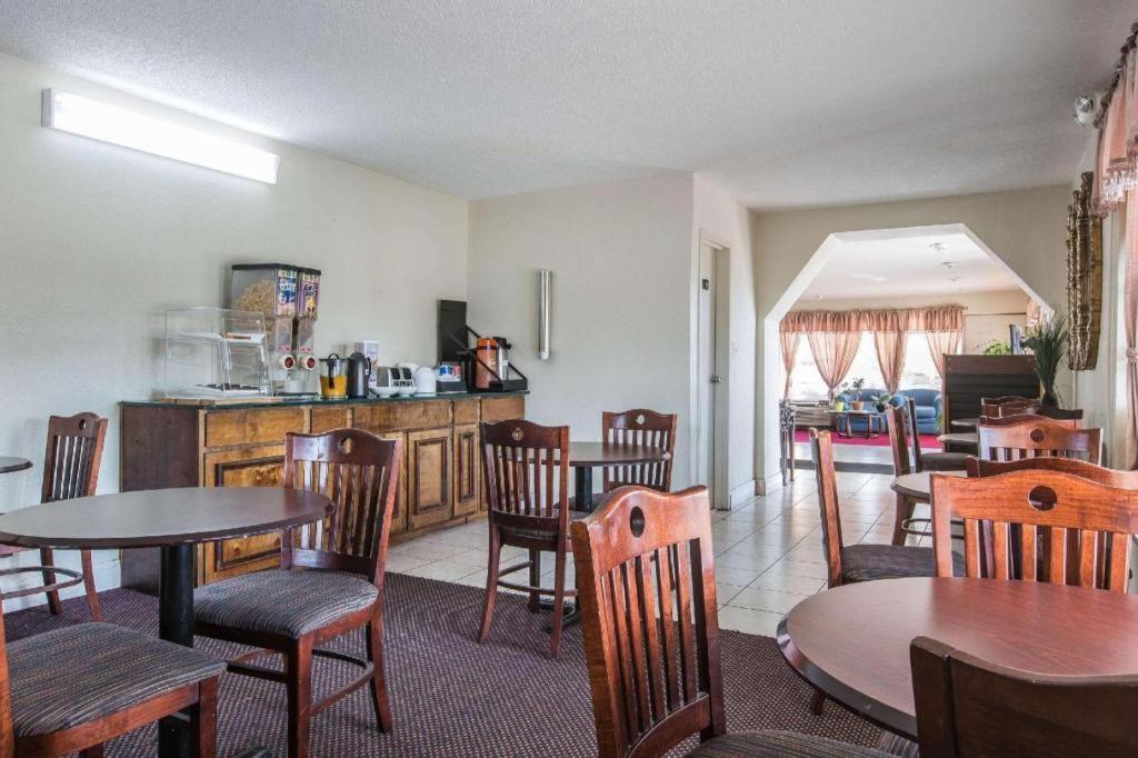 Rodeway Inn Marietta Extérieur photo